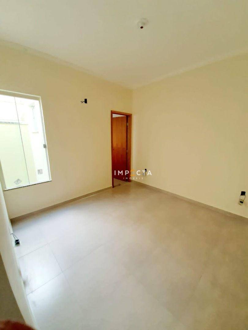 Casa à venda com 3 quartos, 74m² - Foto 4