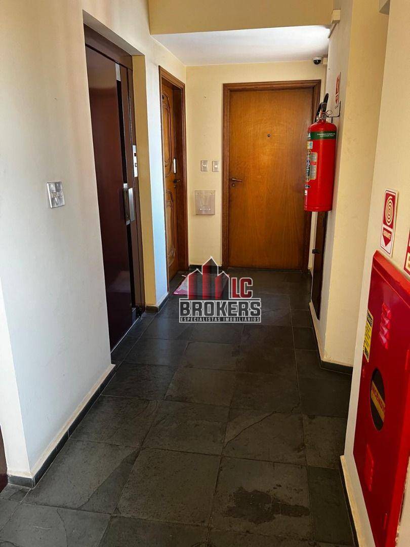 Apartamento à venda com 3 quartos, 300m² - Foto 4