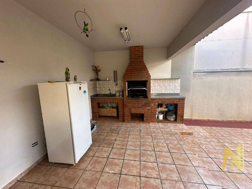 Casa à venda com 4 quartos, 210m² - Foto 25