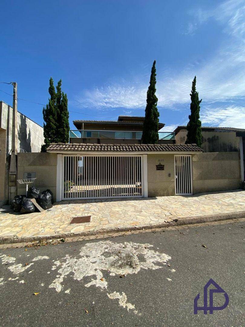 Casa para alugar com 3 quartos, 248m² - Foto 3