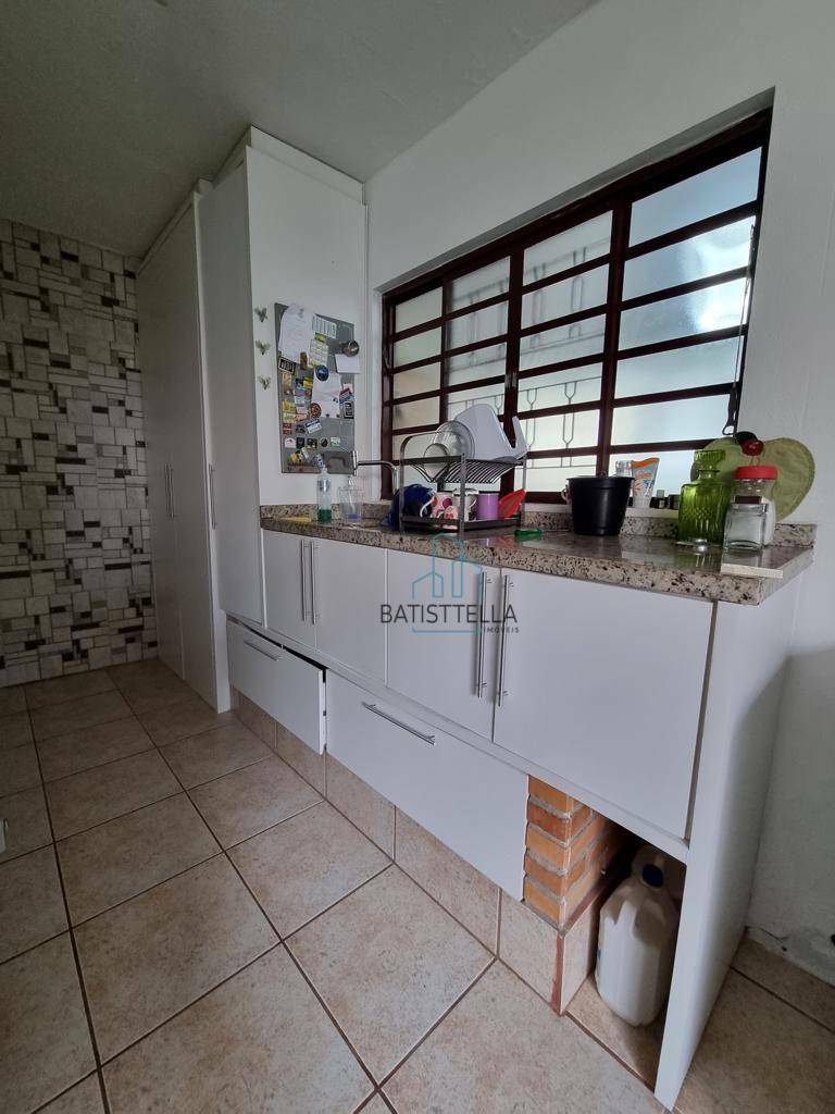 Casa à venda com 3 quartos, 75m² - Foto 4