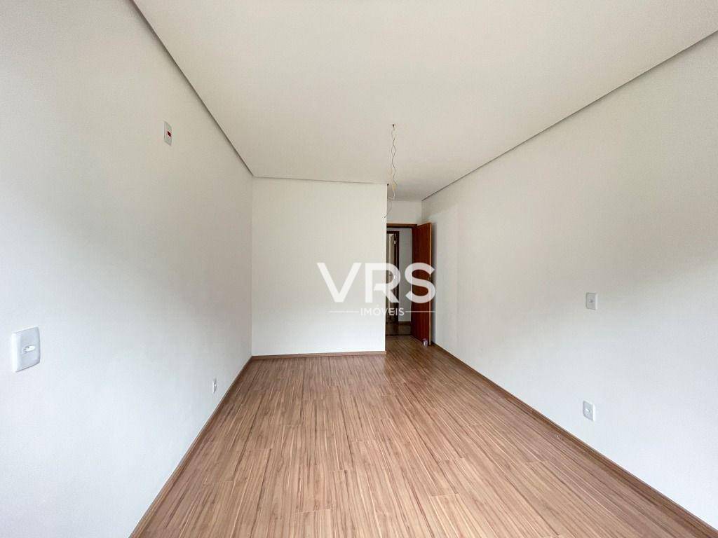 Casa à venda com 5 quartos, 216m² - Foto 19