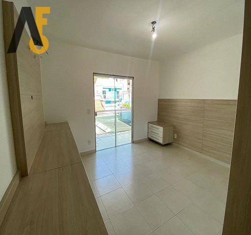 Casa à venda com 2 quartos, 100m² - Foto 2