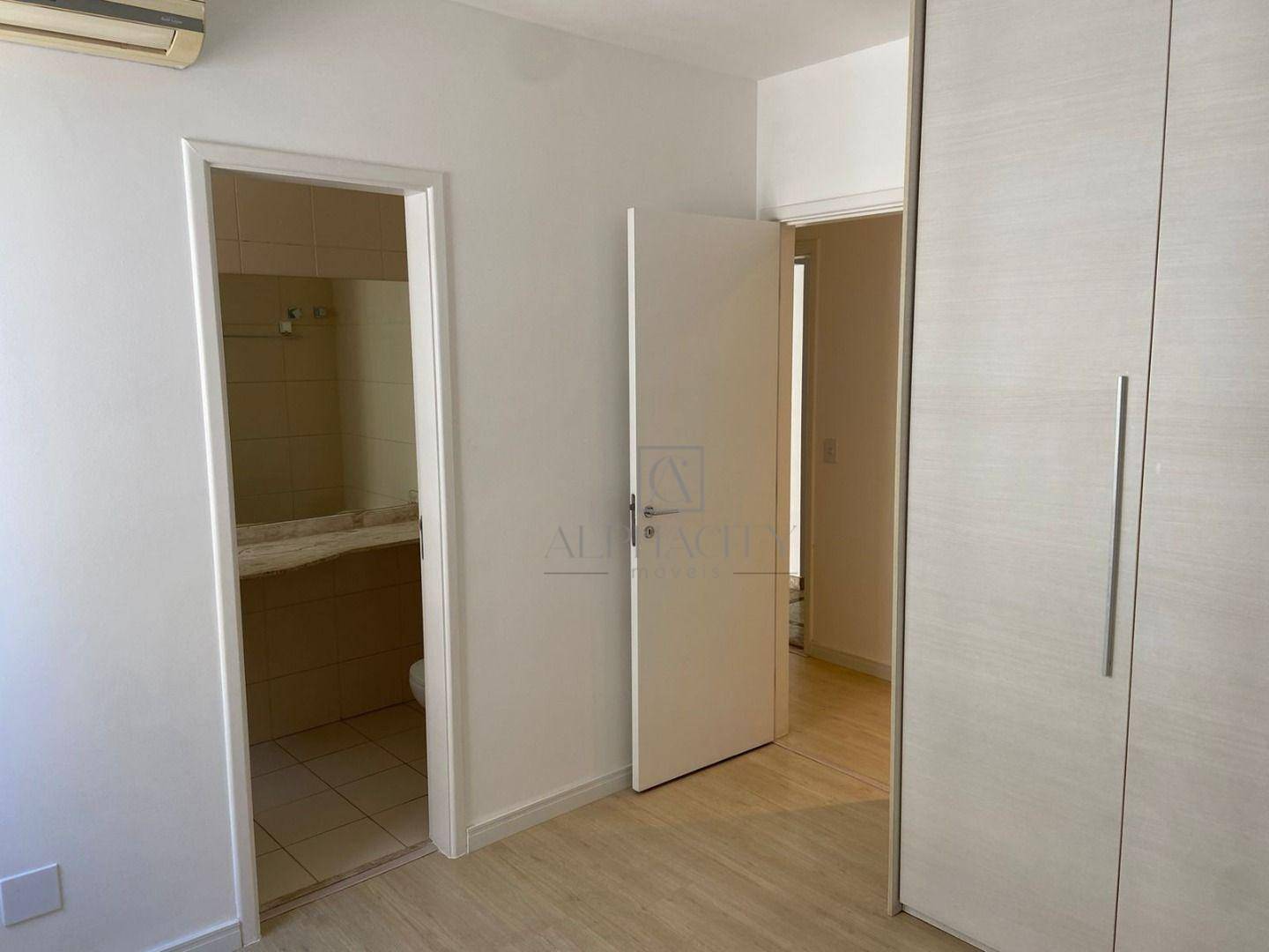 Apartamento para alugar com 3 quartos, 165m² - Foto 13