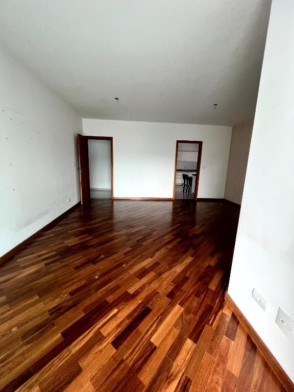 Apartamento à venda com 3 quartos, 130m² - Foto 1