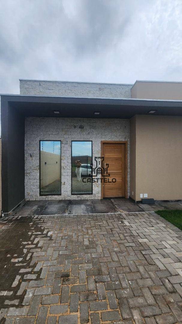 Casa à venda com 3 quartos, 100m² - Foto 1