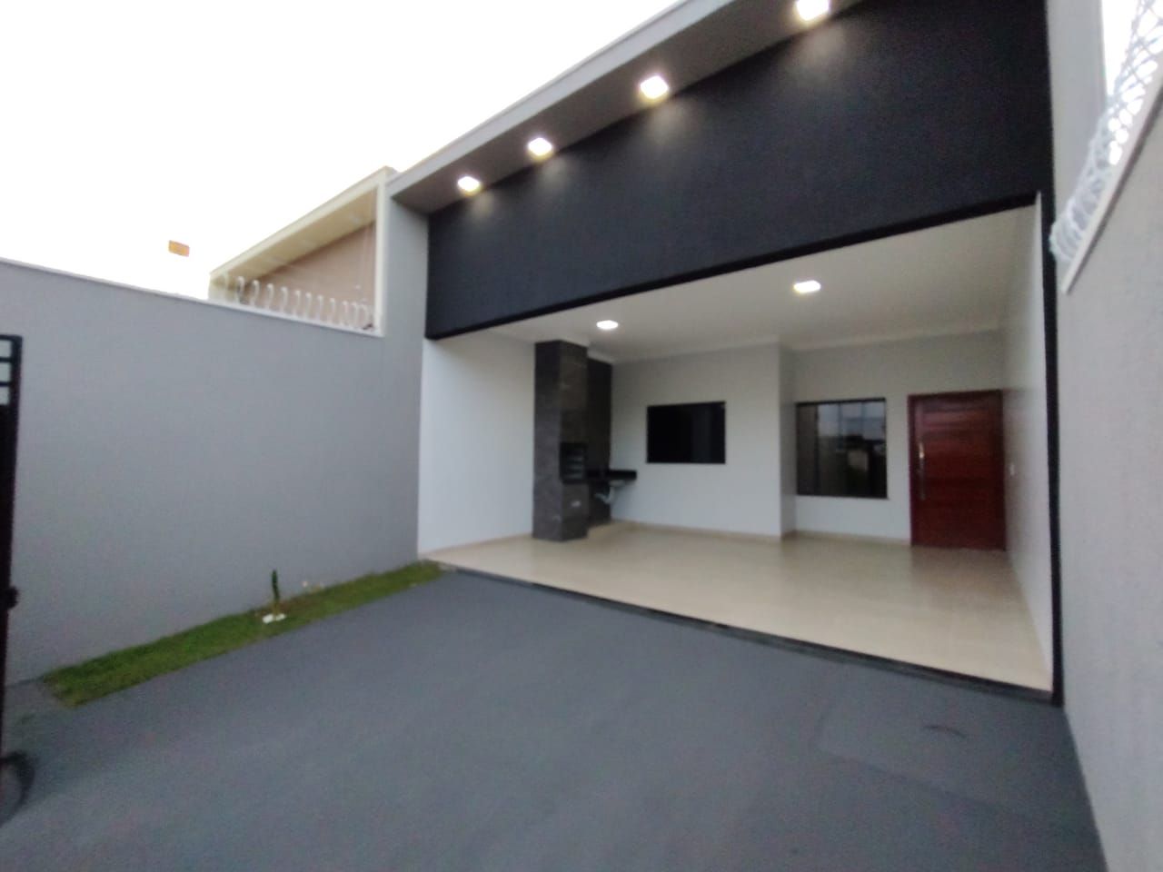 Casa à venda com 3 quartos, 105m² - Foto 1