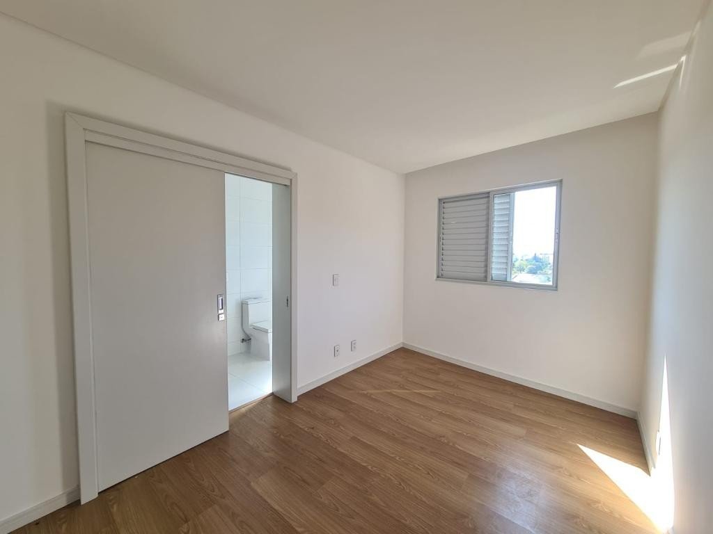 Apartamento à venda com 3 quartos, 138m² - Foto 7