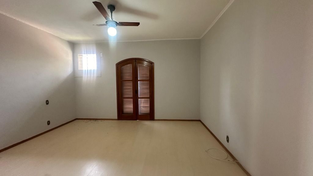 Casa para alugar com 4 quartos, 465m² - Foto 7