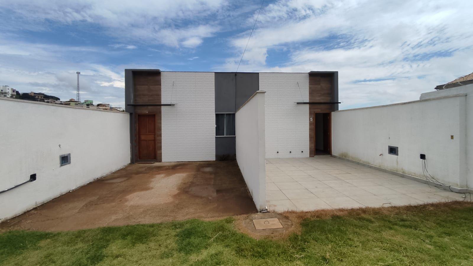 Casa à venda com 3 quartos, 250m² - Foto 2