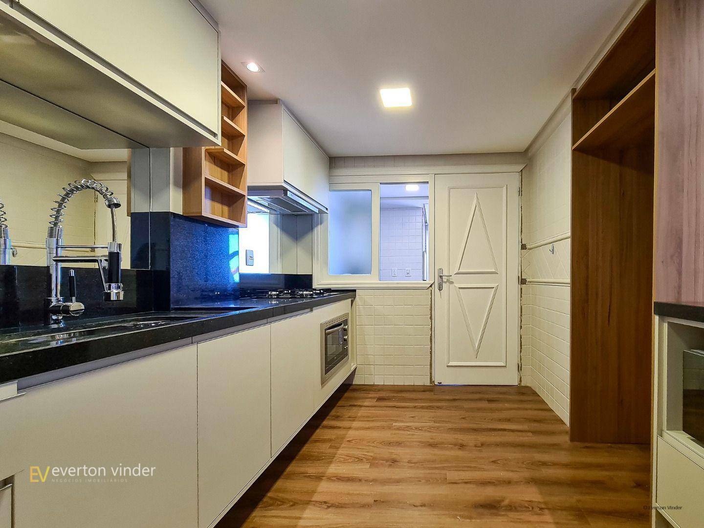 Apartamento à venda com 3 quartos, 165m² - Foto 2