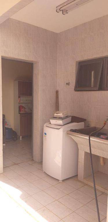 Casa à venda com 3 quartos, 177m² - Foto 8