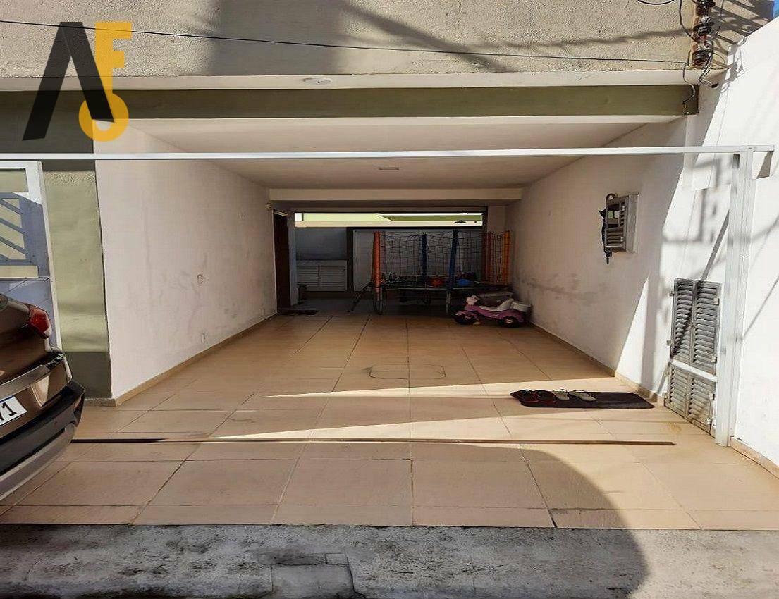 Casa à venda com 3 quartos, 205m² - Foto 2