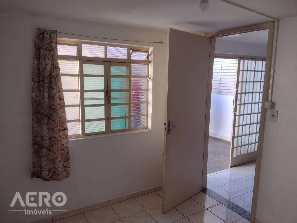 Casa à venda com 3 quartos, 150m² - Foto 14