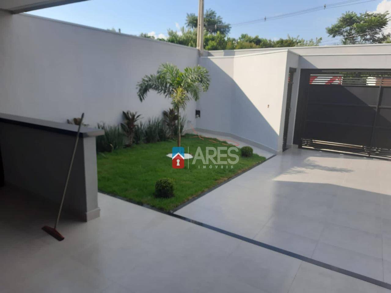 Casa à venda com 3 quartos, 192m² - Foto 1