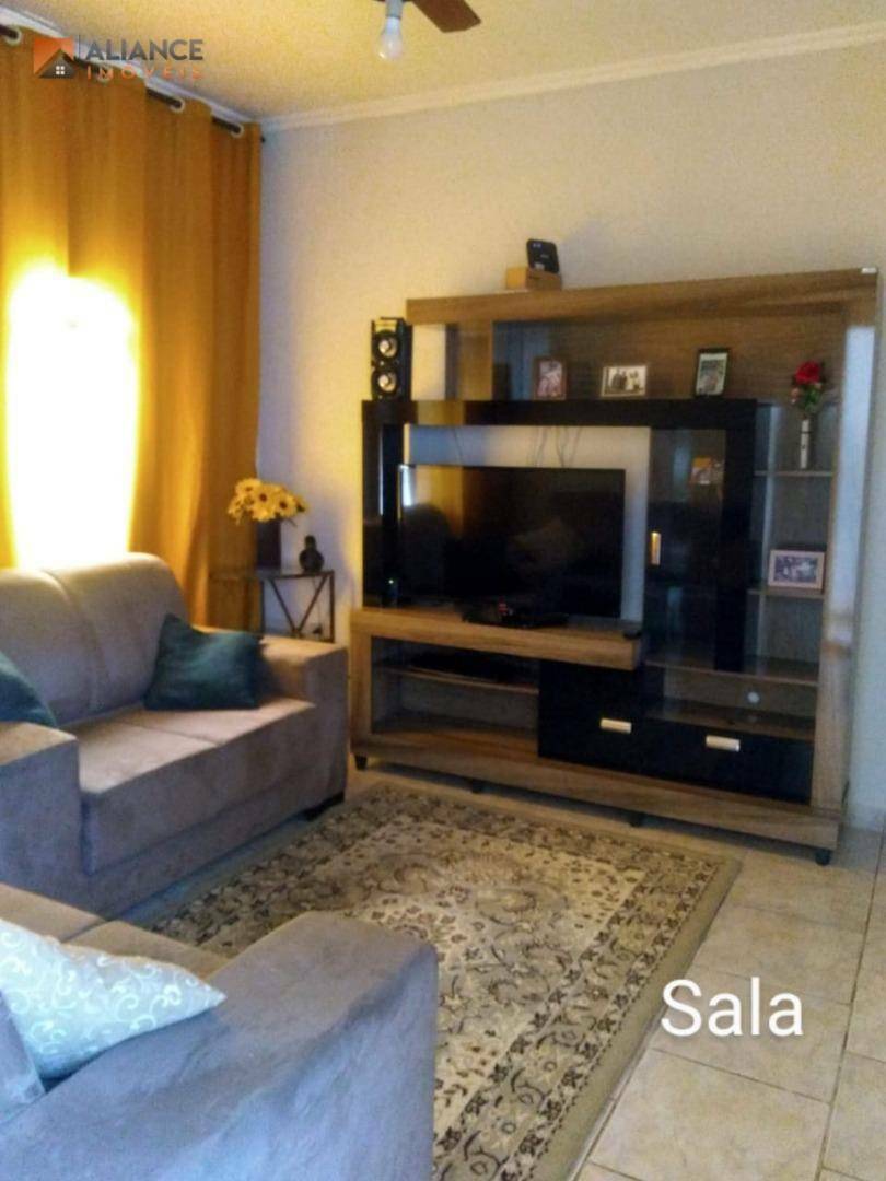 Casa à venda com 3 quartos, 68m² - Foto 4