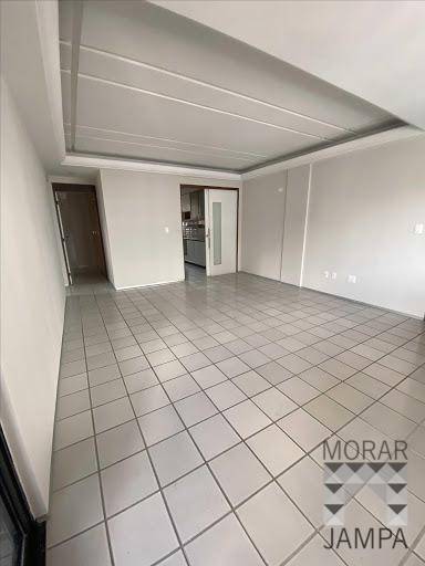 Apartamento à venda com 3 quartos, 121m² - Foto 2