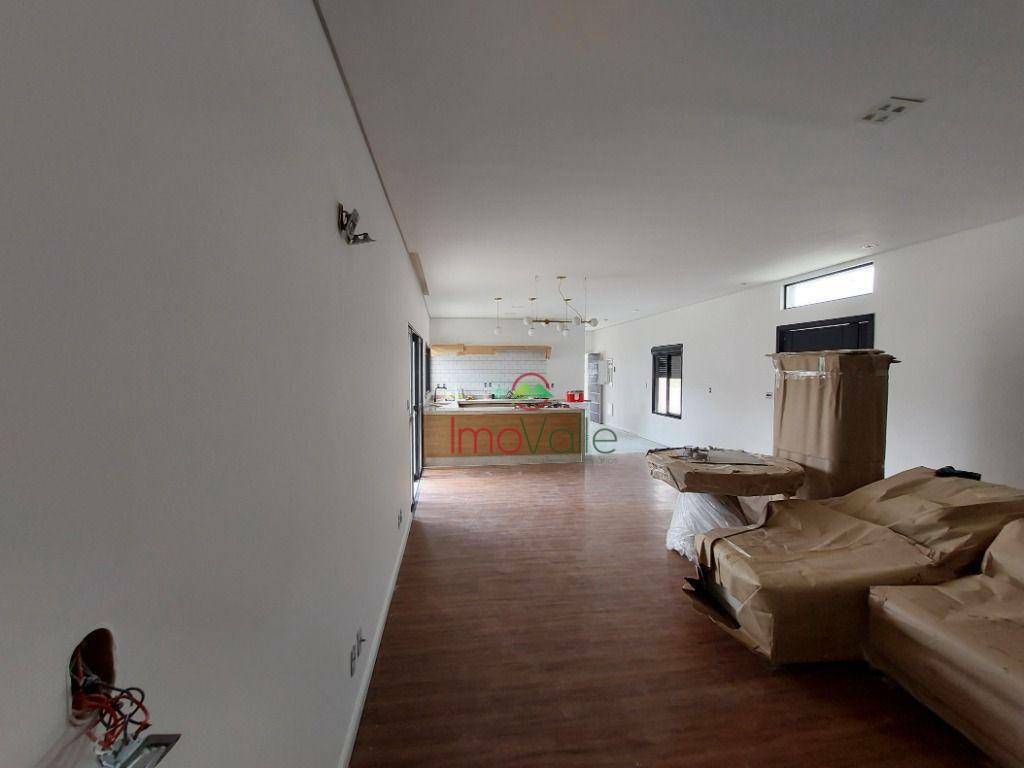 Casa de Condomínio à venda com 4 quartos, 238m² - Foto 3