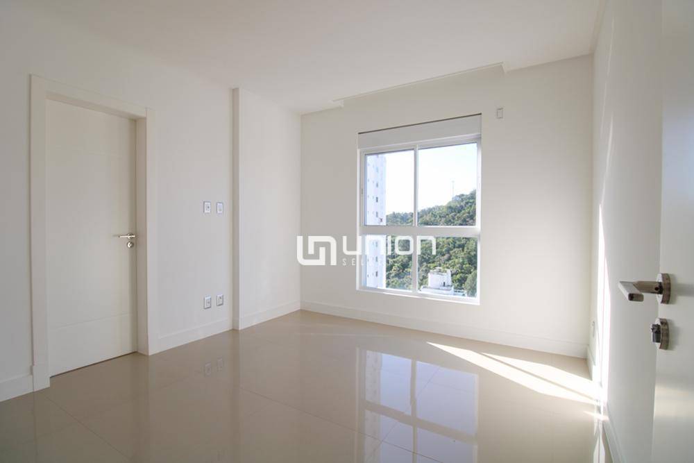 Apartamento à venda com 4 quartos, 149m² - Foto 12