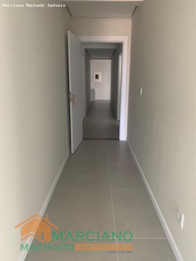 Apartamento à venda com 2 quartos, 67m² - Foto 3