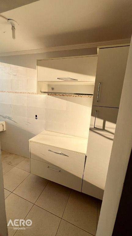 Apartamento à venda com 2 quartos, 72m² - Foto 20