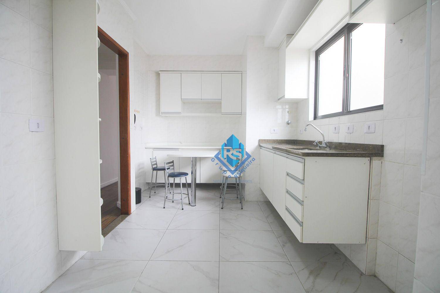 Apartamento para alugar com 2 quartos, 80m² - Foto 11