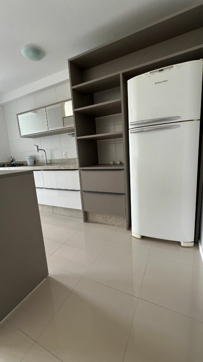 Apartamento para alugar com 2 quartos, 72m² - Foto 31