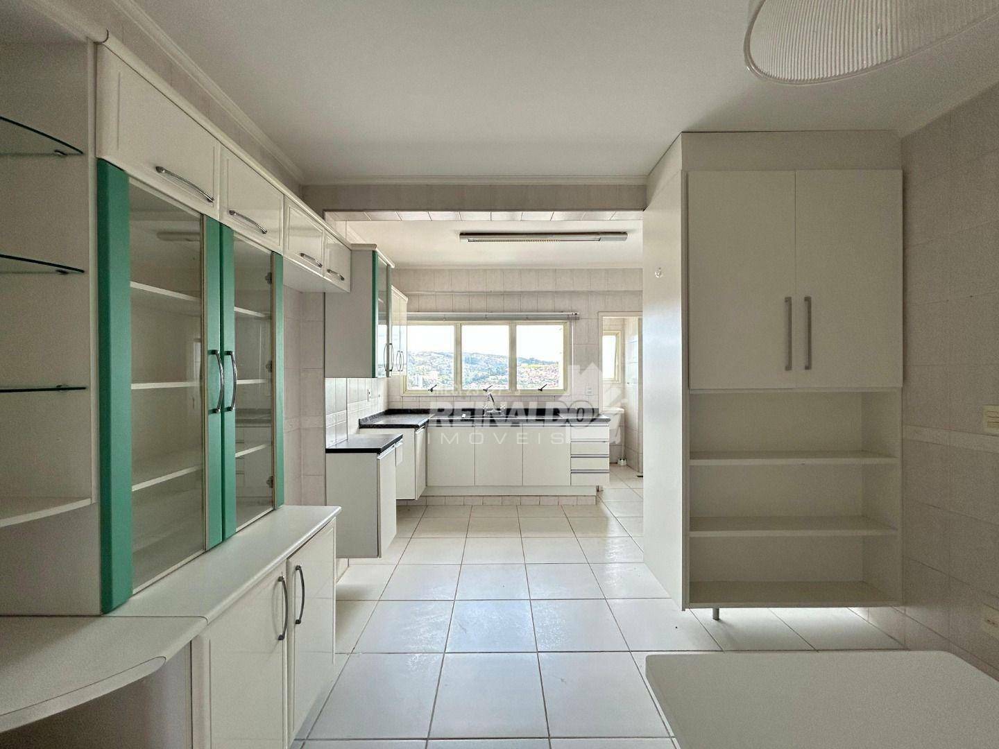 Apartamento para alugar com 3 quartos, 145m² - Foto 10