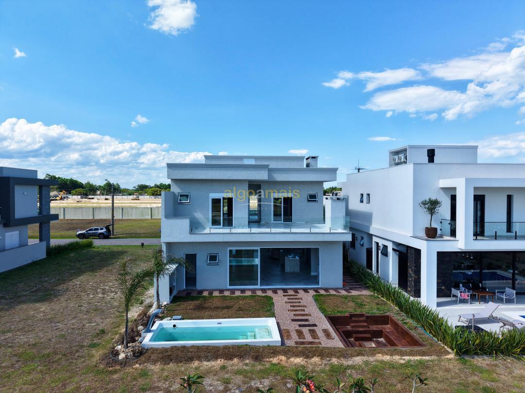 Casa de Condomínio à venda com 4 quartos, 330m² - Foto 2