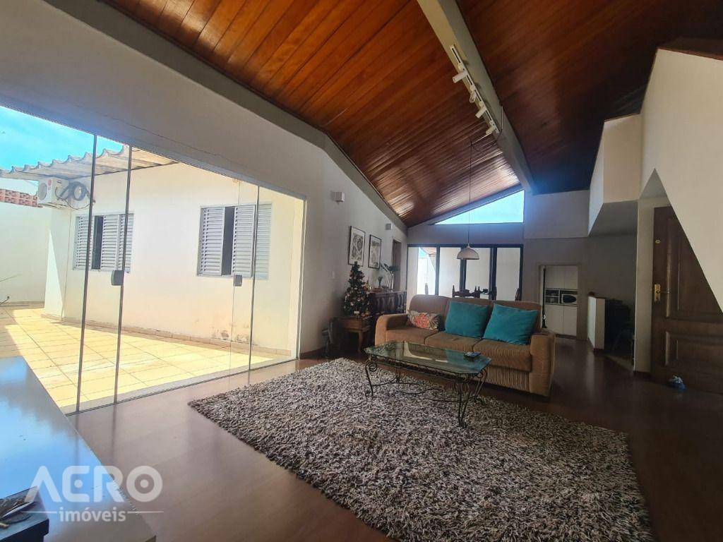 Casa à venda com 3 quartos, 347m² - Foto 26