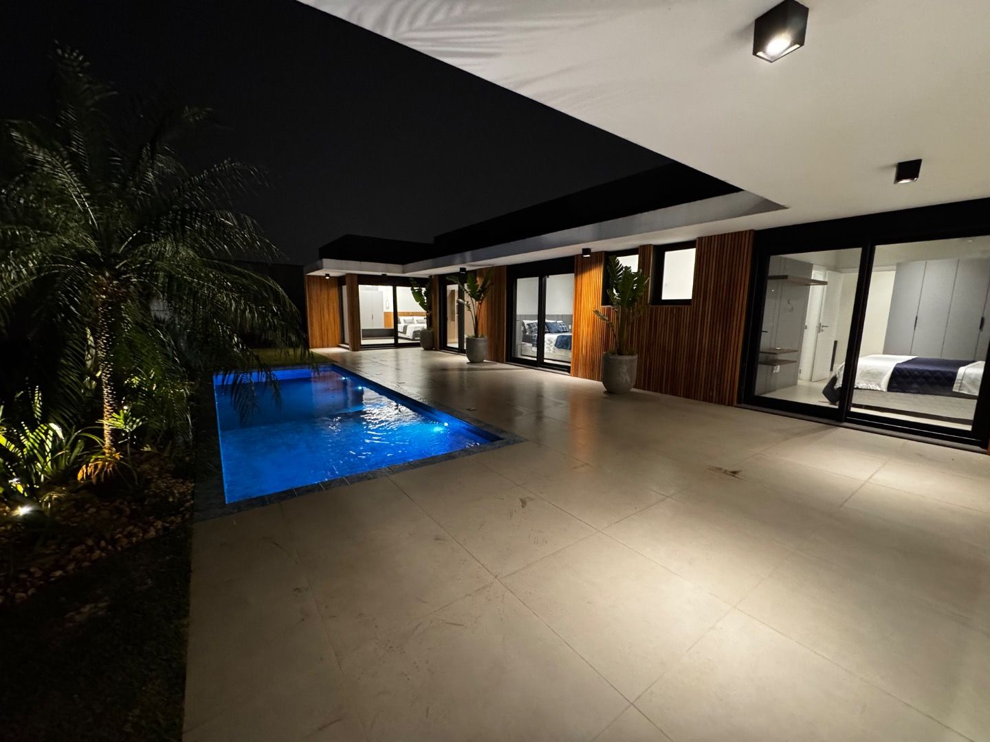 Casa de Condomínio à venda com 4 quartos, 244m² - Foto 13