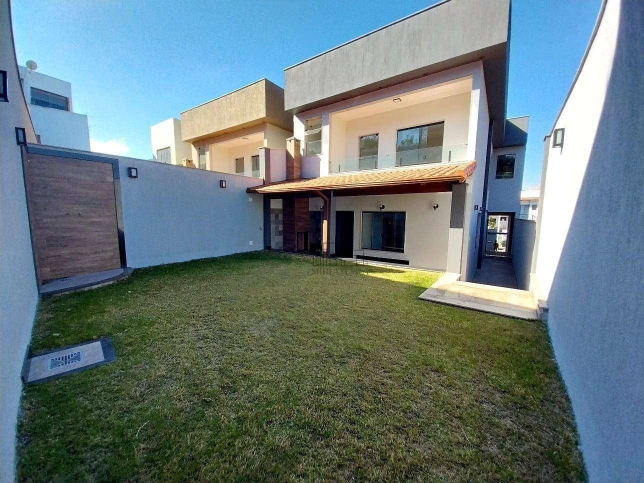 Casa à venda com 3 quartos, 307m² - Foto 1