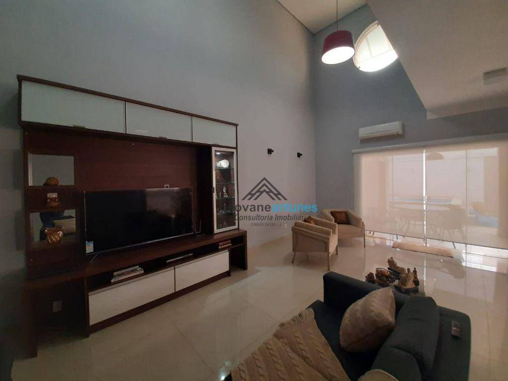 Sobrado à venda com 3 quartos, 220m² - Foto 1