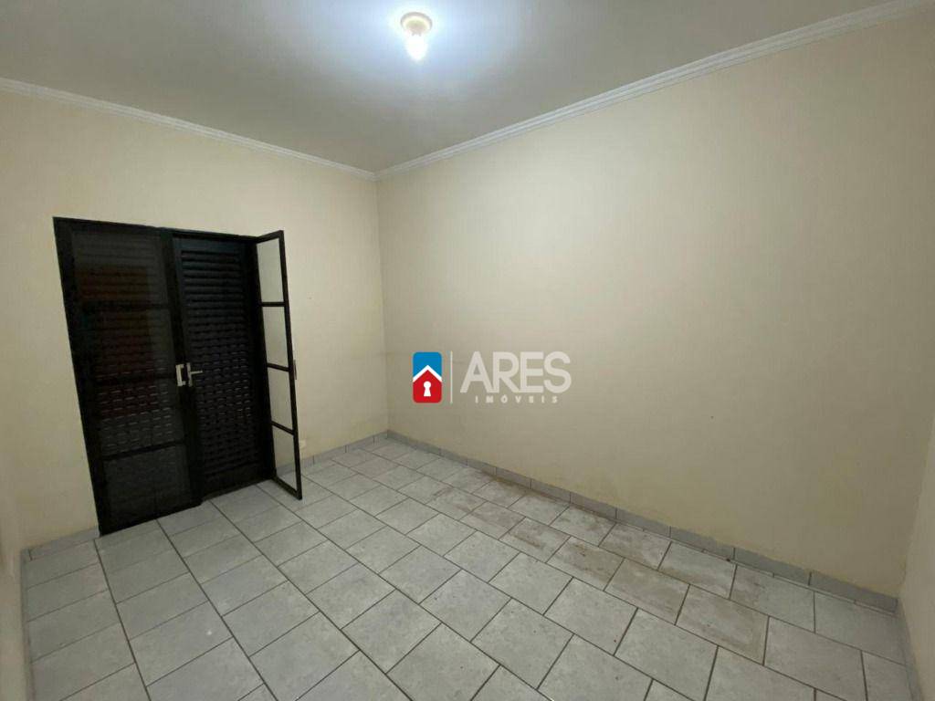 Casa para alugar com 3 quartos, 189m² - Foto 9