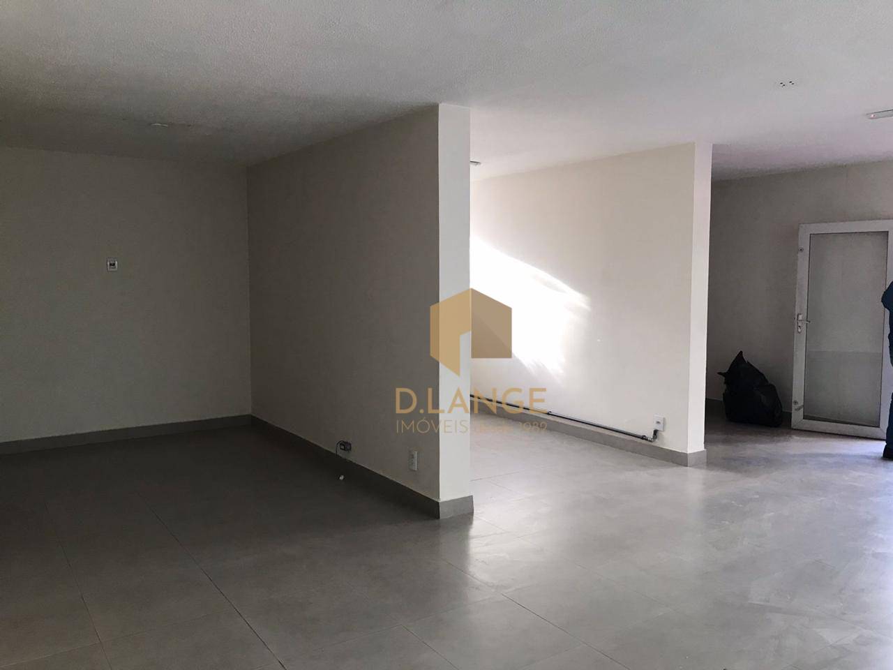 Casa para alugar com 5 quartos, 400m² - Foto 9