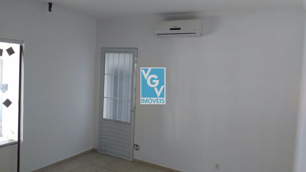 Casa para alugar com 3 quartos, 220m² - Foto 2