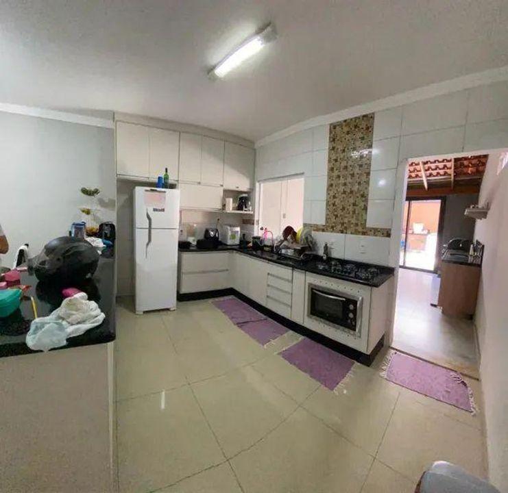 Casa à venda com 2 quartos, 130m² - Foto 1