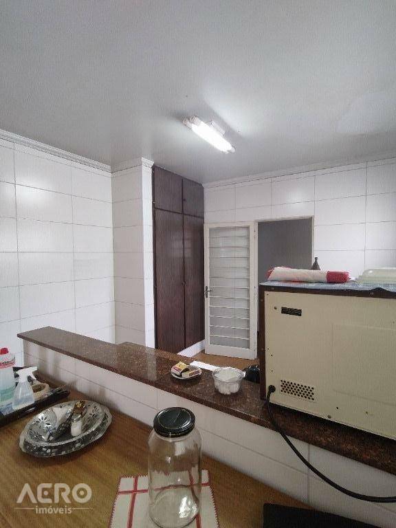 Casa à venda com 4 quartos, 272m² - Foto 30