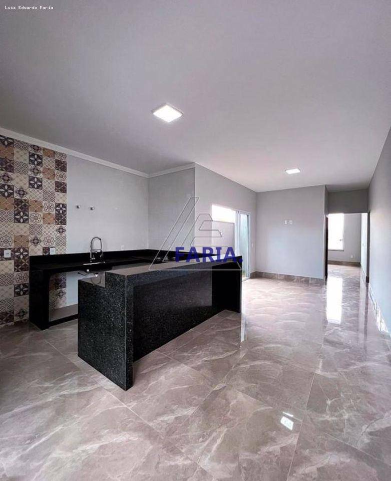 Casa à venda com 3 quartos, 220m² - Foto 3