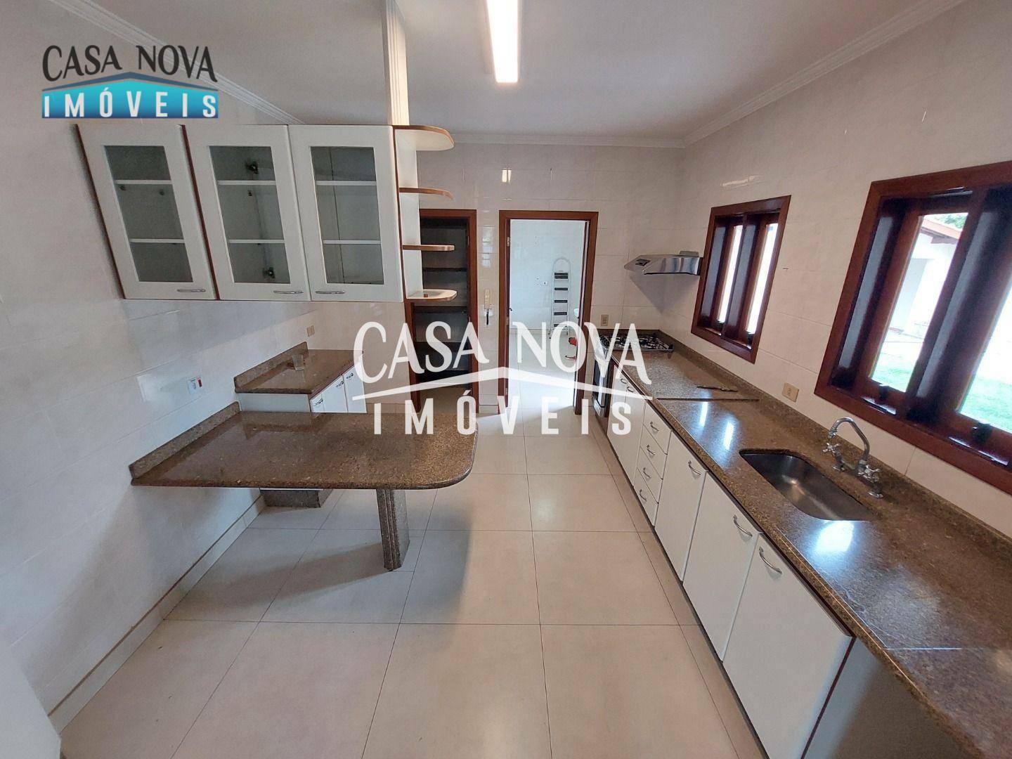 Casa de Condomínio para alugar com 5 quartos, 427m² - Foto 9