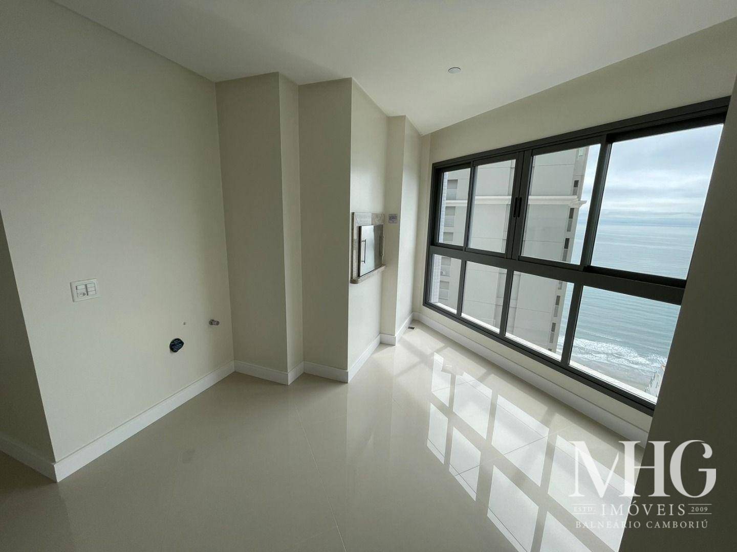 Apartamento à venda com 4 quartos, 182m² - Foto 2