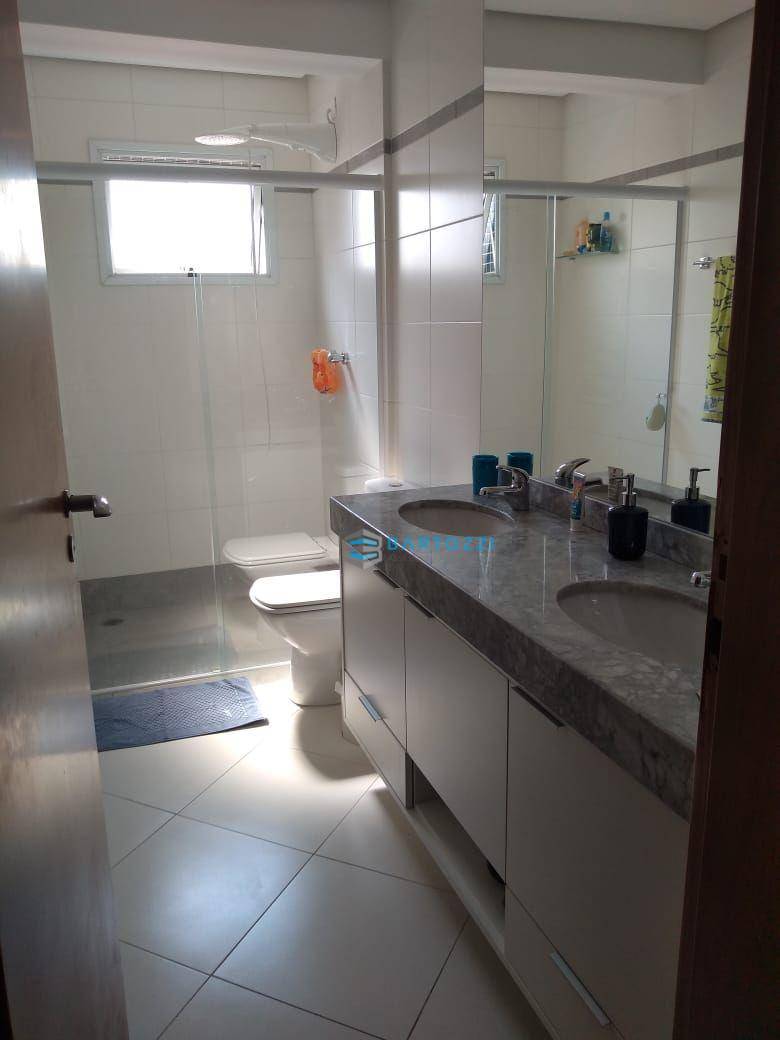 Apartamento para alugar com 4 quartos, 260m² - Foto 12