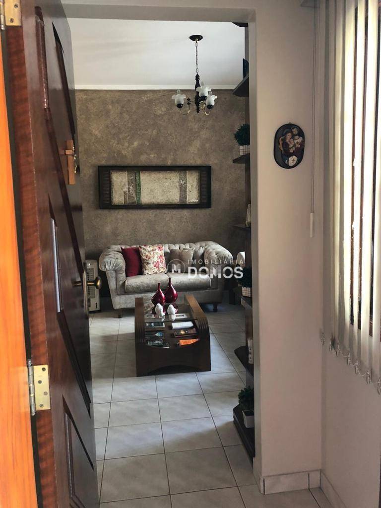 Casa à venda com 3 quartos, 237m² - Foto 3