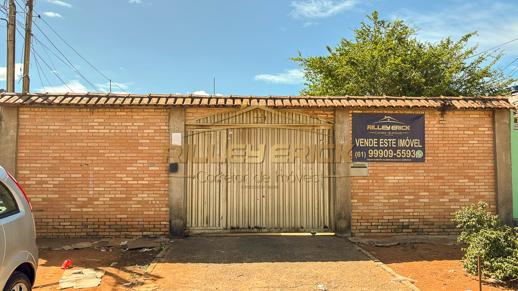 Terreno à venda com 3 quartos, 300m² - Foto 1