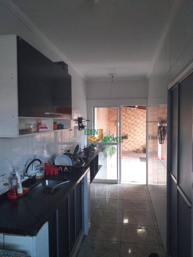 Casa à venda com 3 quartos, 209m² - Foto 5