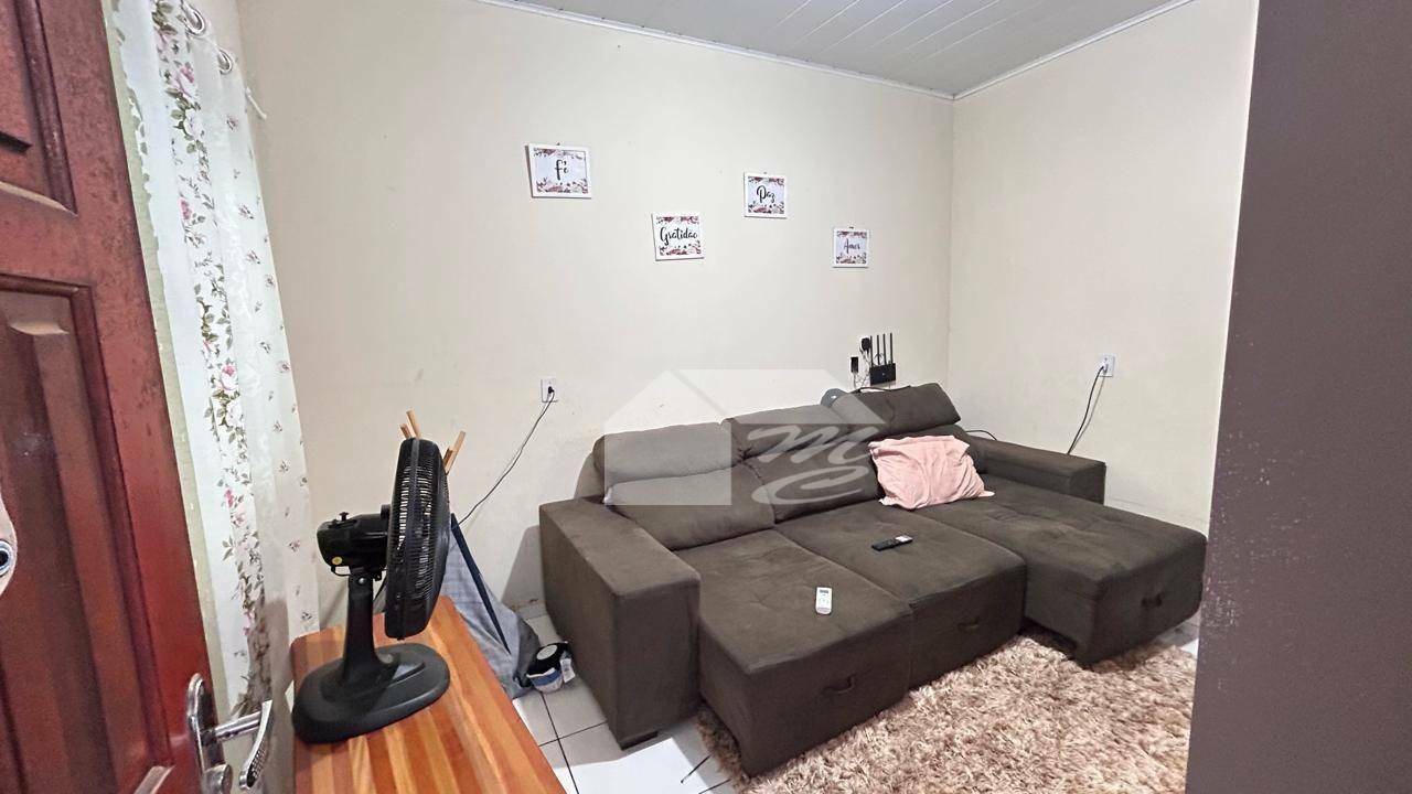 Casa à venda com 2 quartos, 70m² - Foto 4