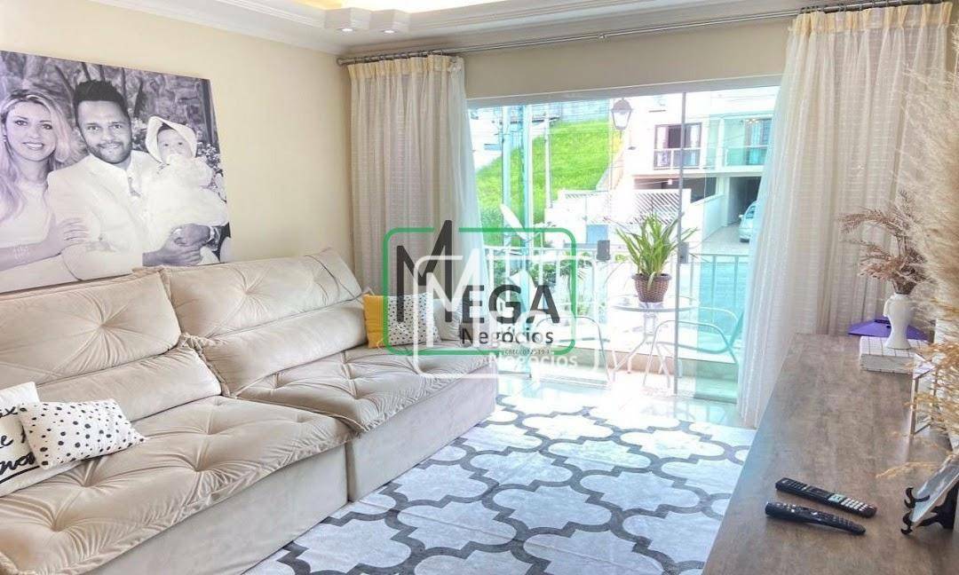 Casa à venda com 3 quartos, 240m² - Foto 4