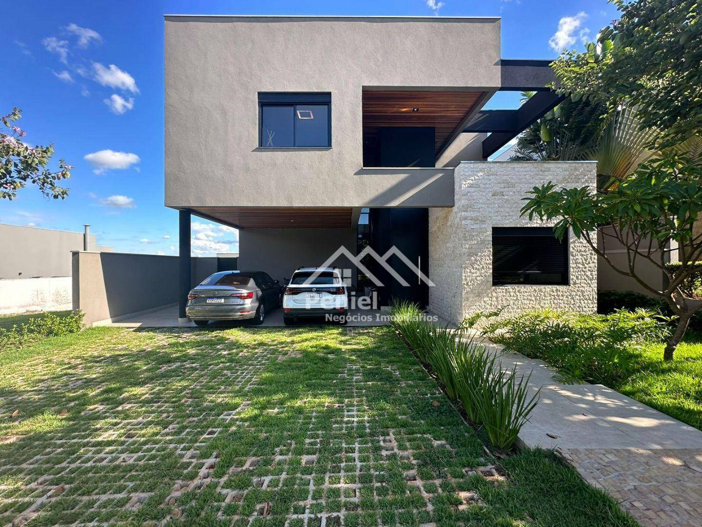 Sobrado à venda com 4 quartos, 370m² - Foto 1