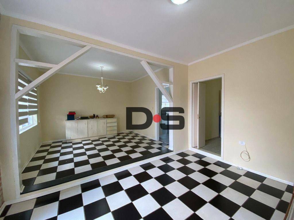 Casa à venda com 5 quartos, 220m² - Foto 1