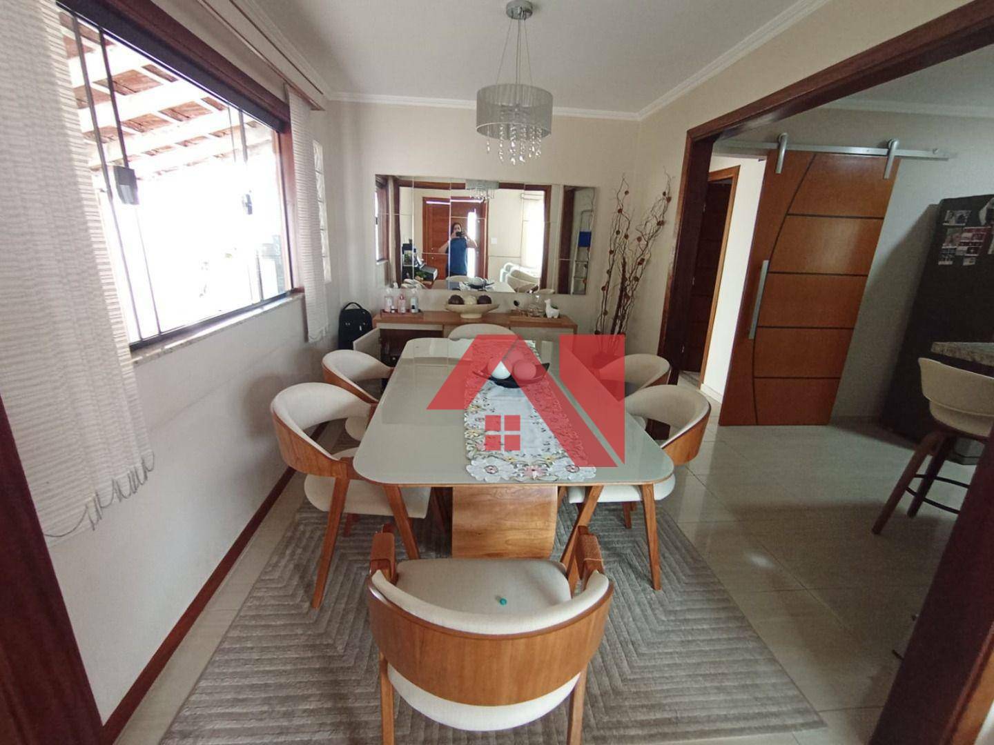 Casa à venda com 2 quartos, 180m² - Foto 2
